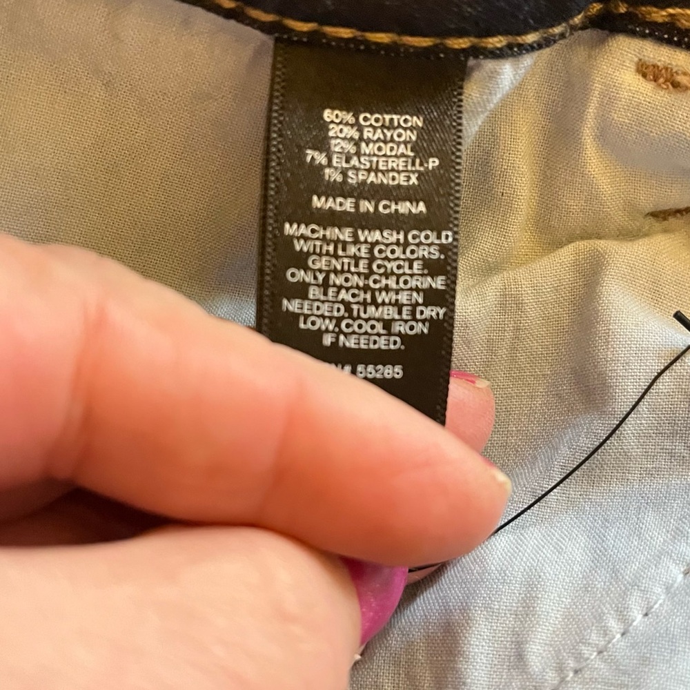 Express Shorts - Picture 6 of 7
